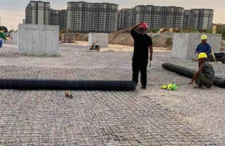 阳新土工格栅铺设前地基要怎么处理？